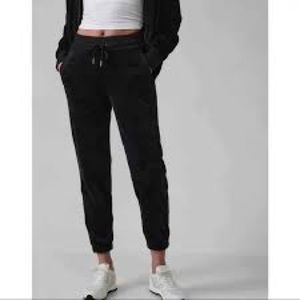 Cozy Karma Recovery Jogger size small. NWT